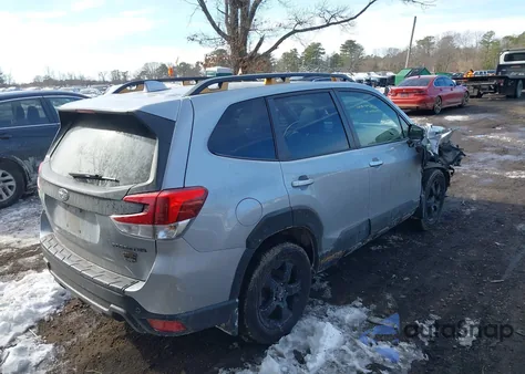 2022 Subaru Forester Wilderness z USA, uszkodzony, nr VIN JF2SKAMC6NH518685